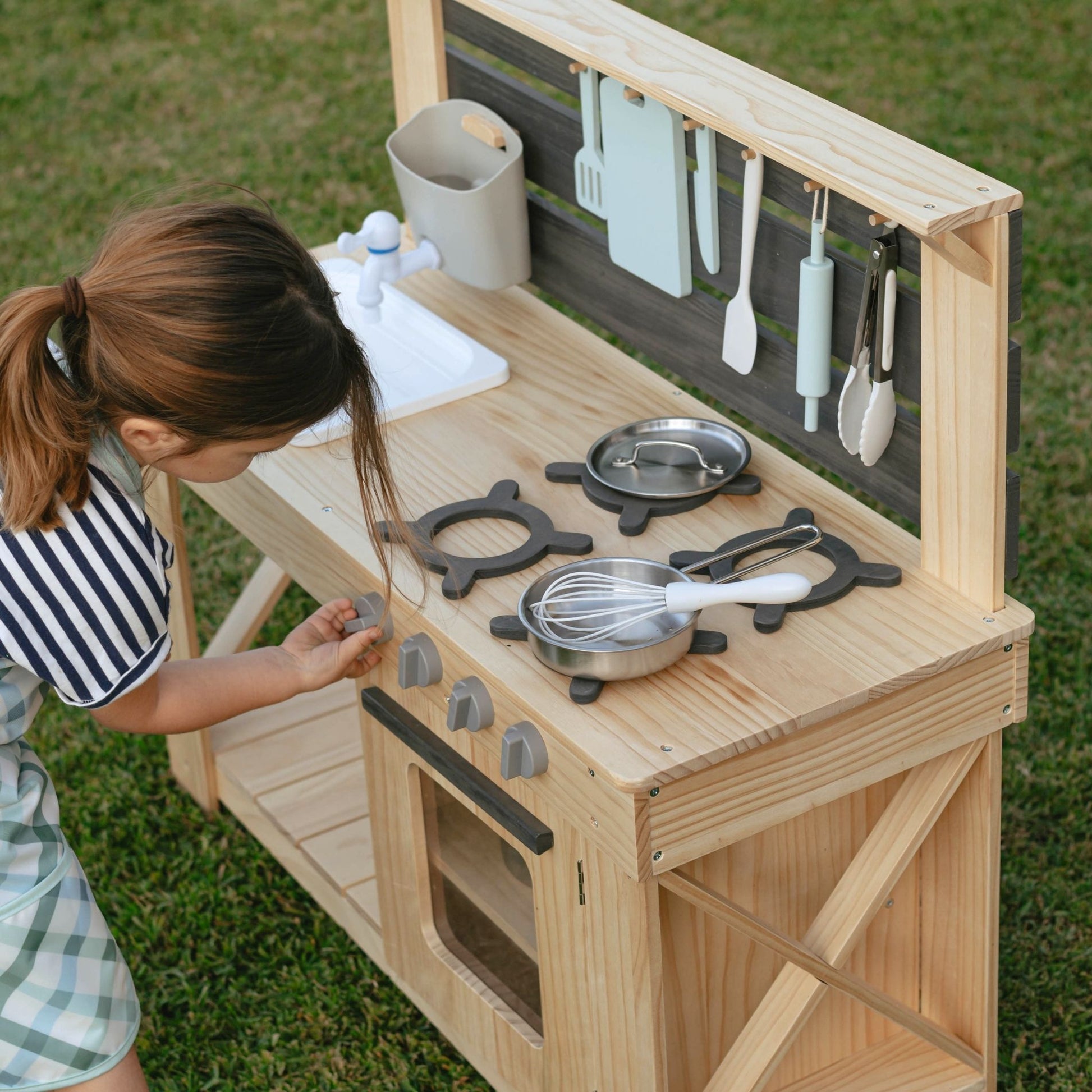 Backyard Chef Mud Kitchen