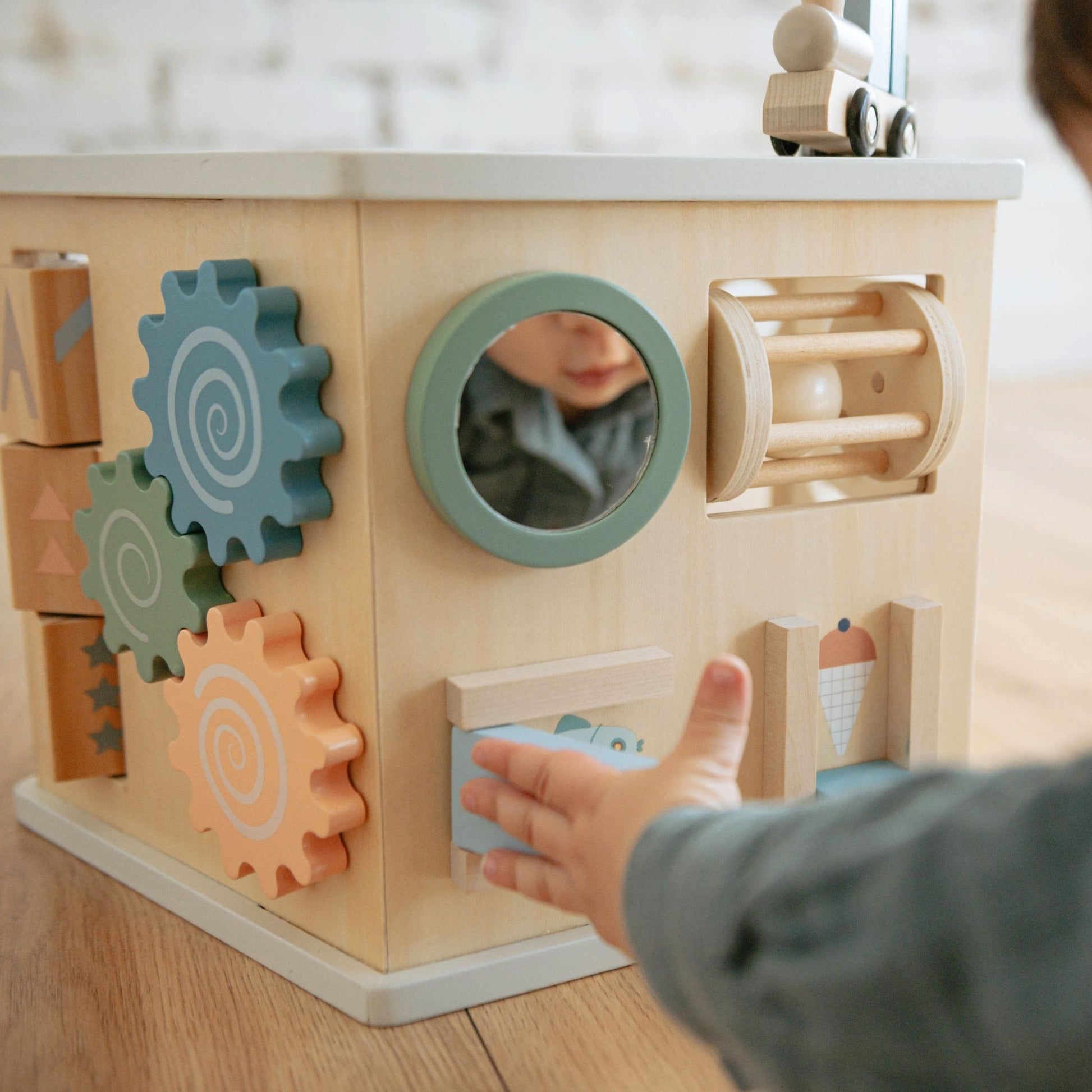 Pentaplay Busy Box