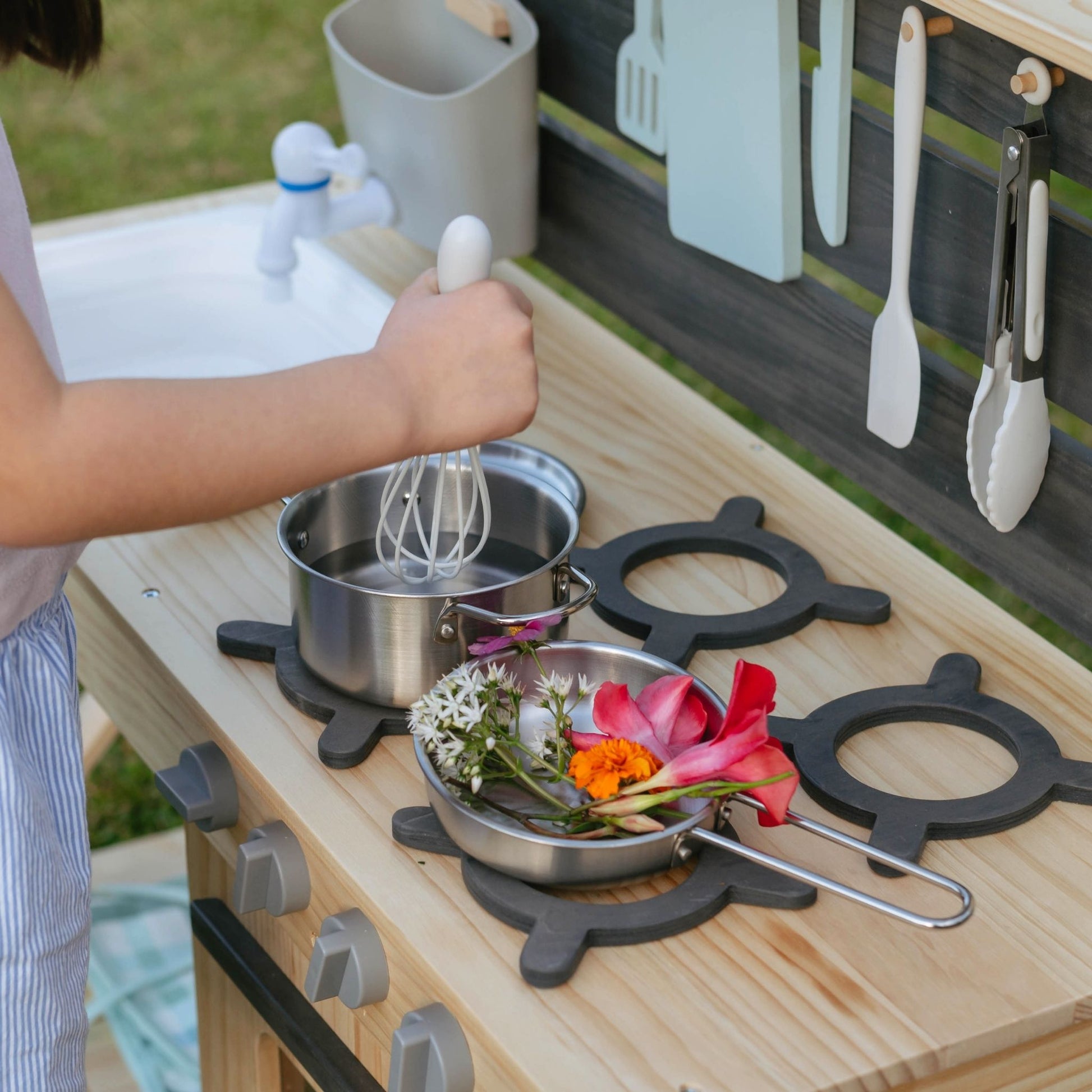 Backyard Chef Mud Kitchen