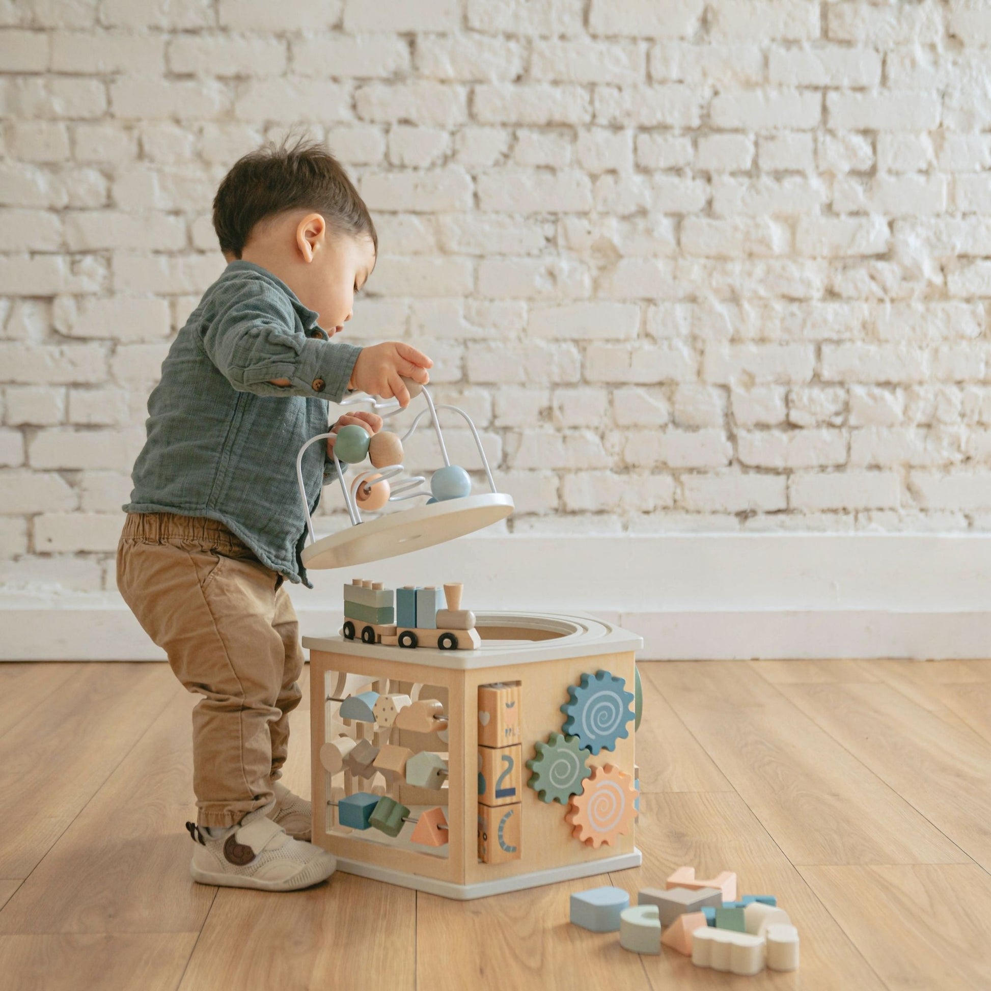 Pentaplay Busy Box