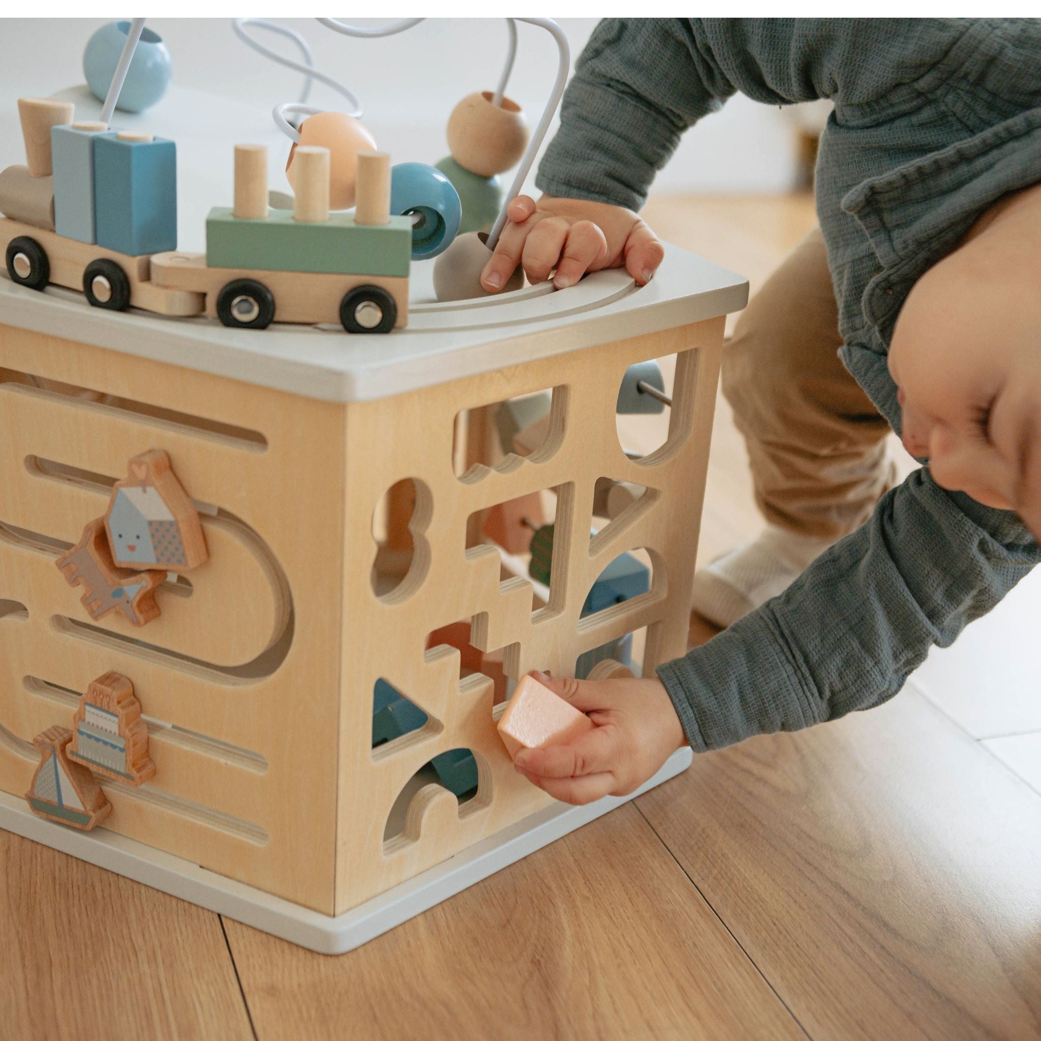 Pentaplay Busy Box